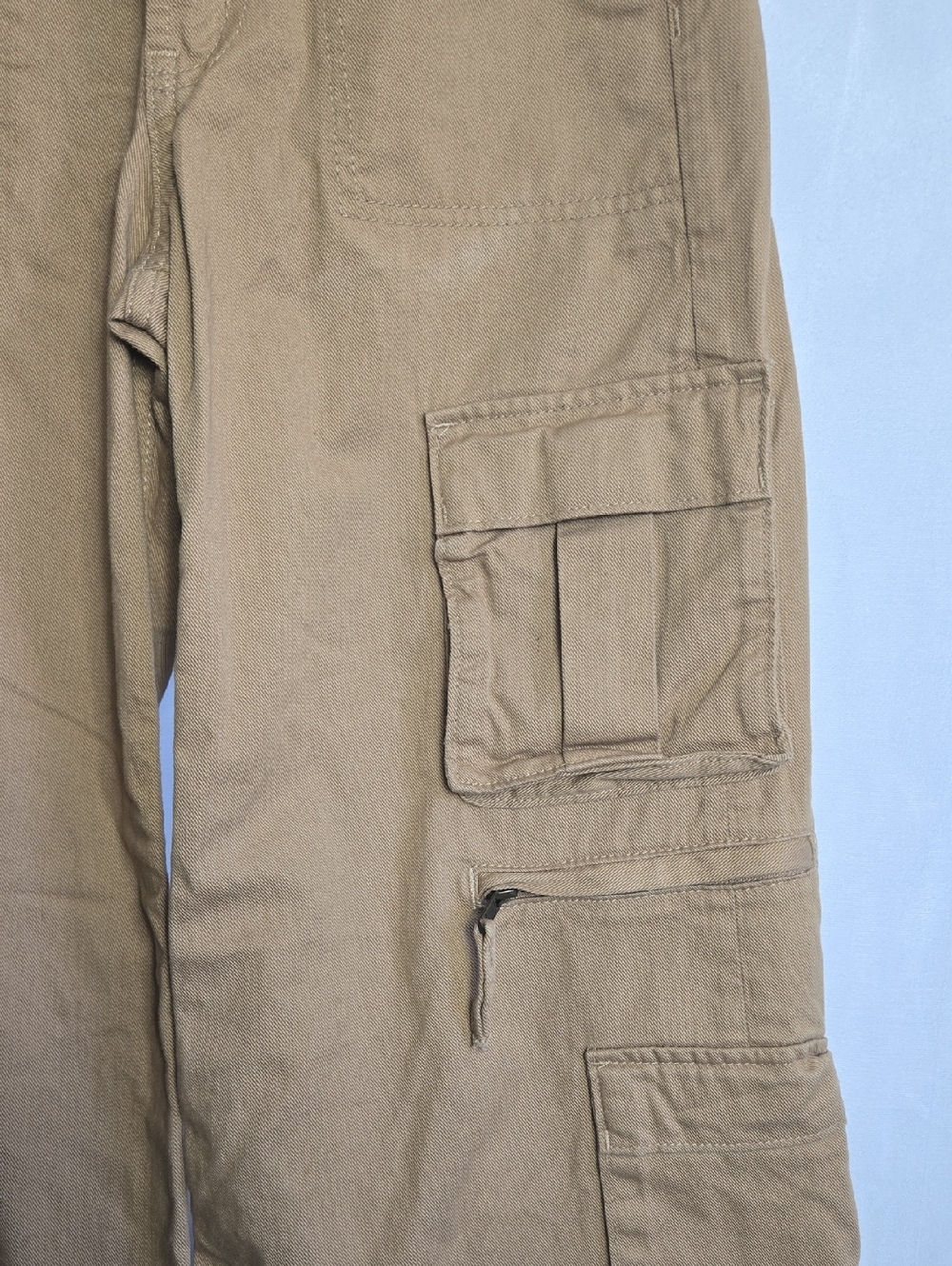 GAP Wide-Leg Cargo Pants in Khaki Brown - Picture 3 of 12